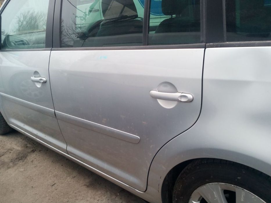 Usa / Portiera Stanga Spate VW Touran 2003 - 2007 Cod Culoare: LA7W
