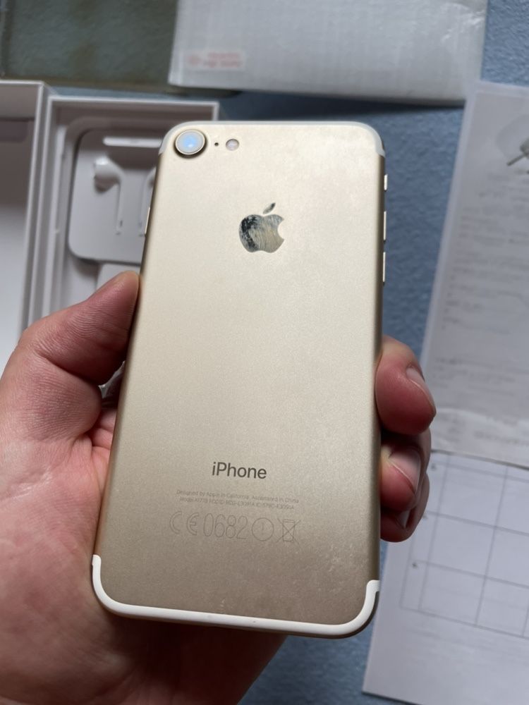 Продавам Iphone 7 - 128gb top