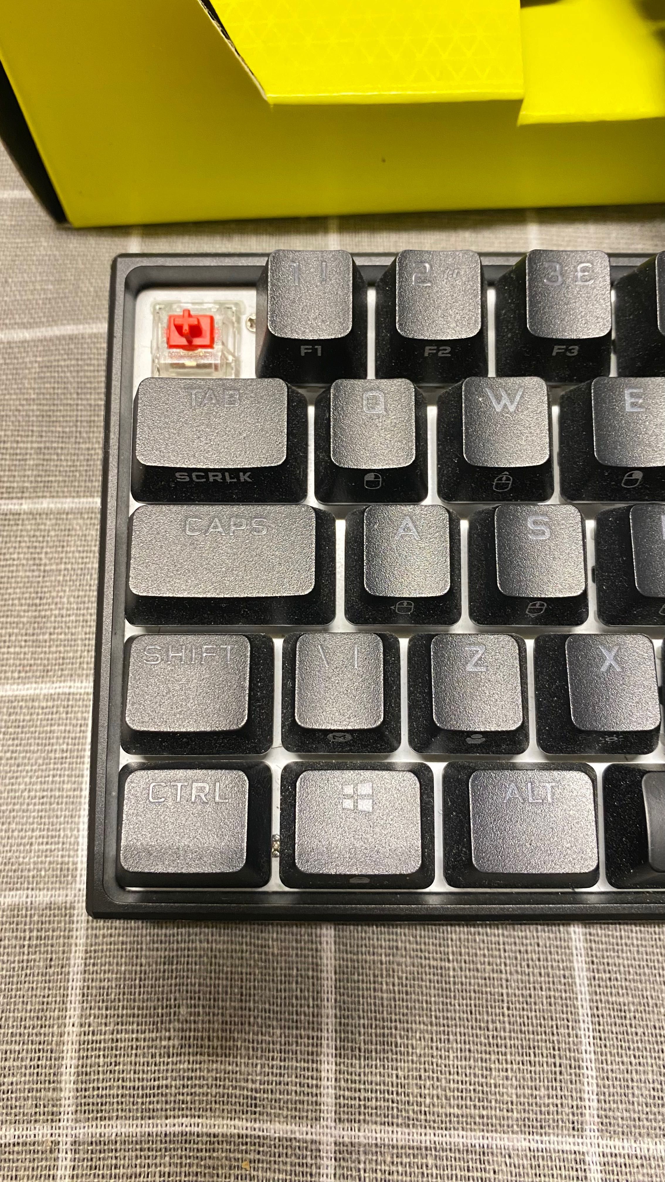 Corsair K65 RGB Mini механична клавиатура