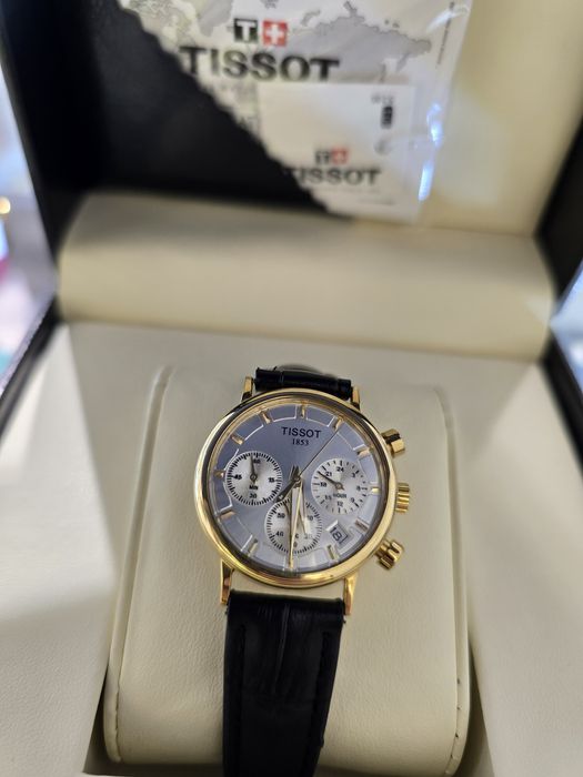 Женские золотые часы Tissot 750 пробы.