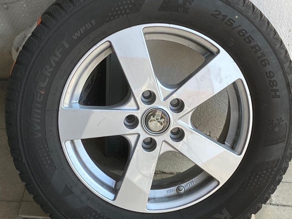 Vând 4 anvelope cu jenti aluminiu 215 65 R16,de iarnă, stare perfectă.