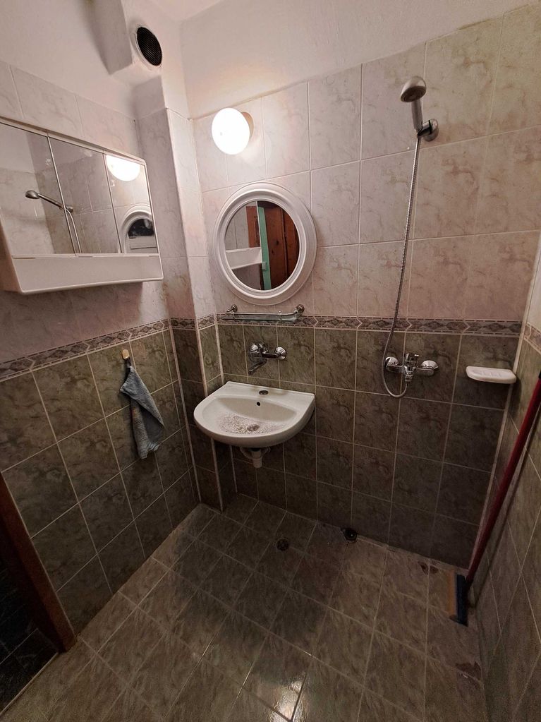 Дава се под наем Тристаен апартамент в Варна, Младост 1 - 84 кв.м за 663 € - Снимка #6