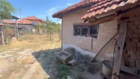 КЪЩА с РЗП 100 кв.м., двор 800 кв.м., село Иван Вазово