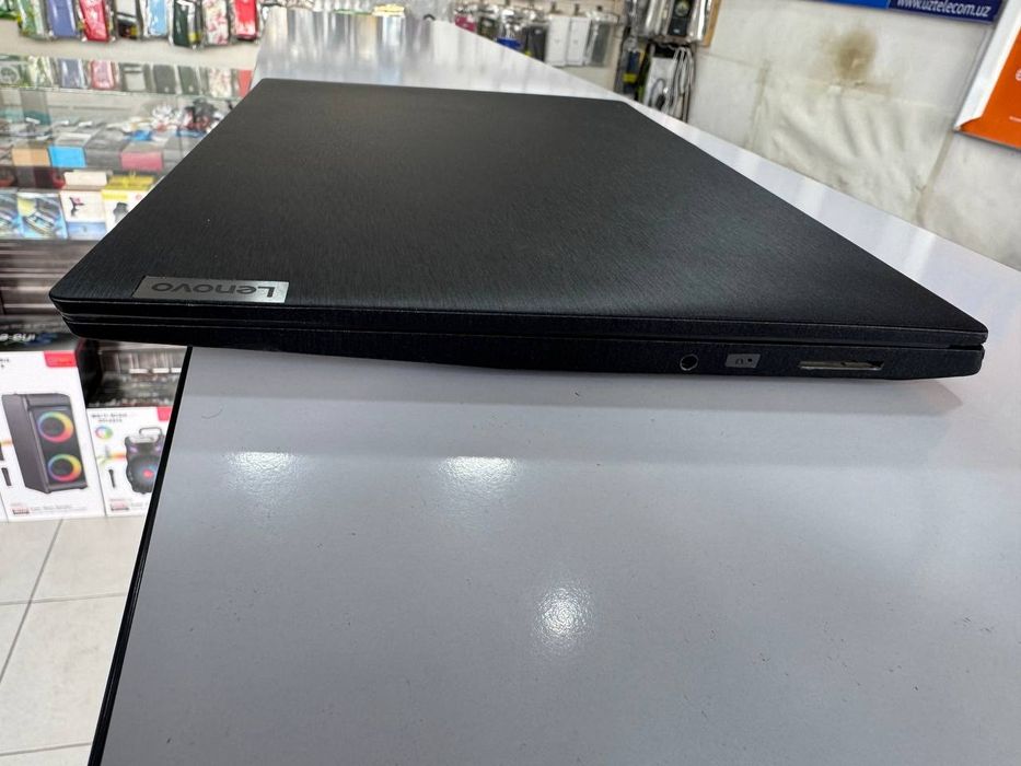 Lenova core i3 256ssd