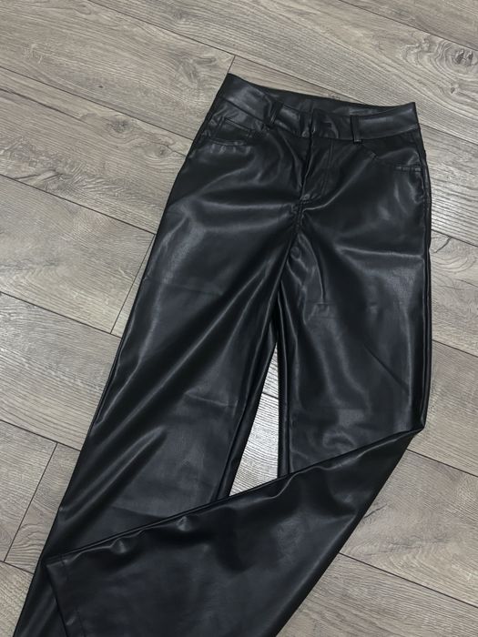 Кожаные брюки с хорошим качеством, теплые как раз на зиму! Торг есть !