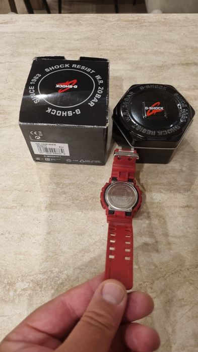 Часовник Casio - червен