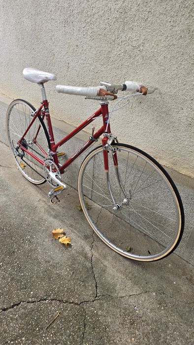 Vand bicicleta dame clasica restaurata