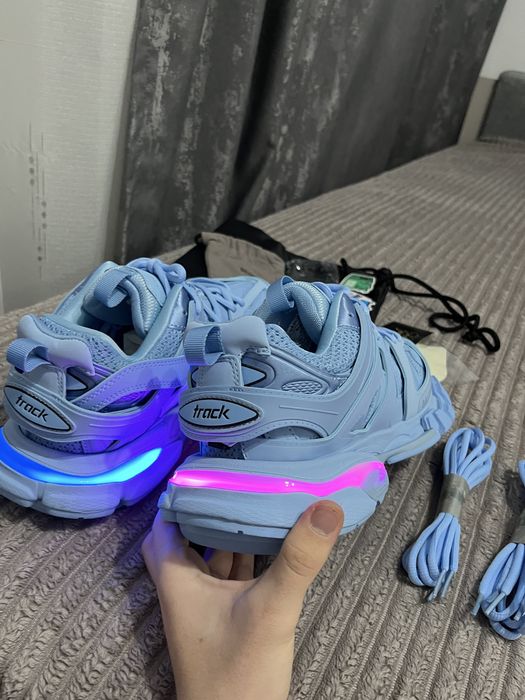 Balenciaga track led baby blue marimea 40 noi cu eticheta