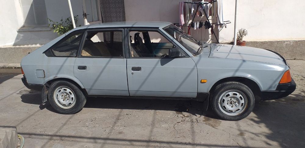 Maskvich 2141 sotiladi benzinda yurishi yumshoq motor qilingan