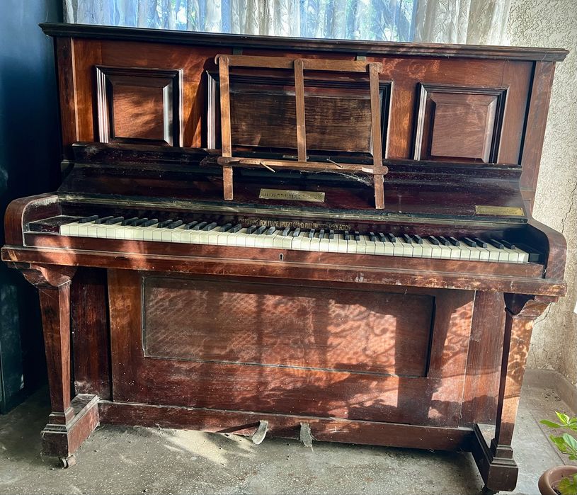 Pianină de colecție