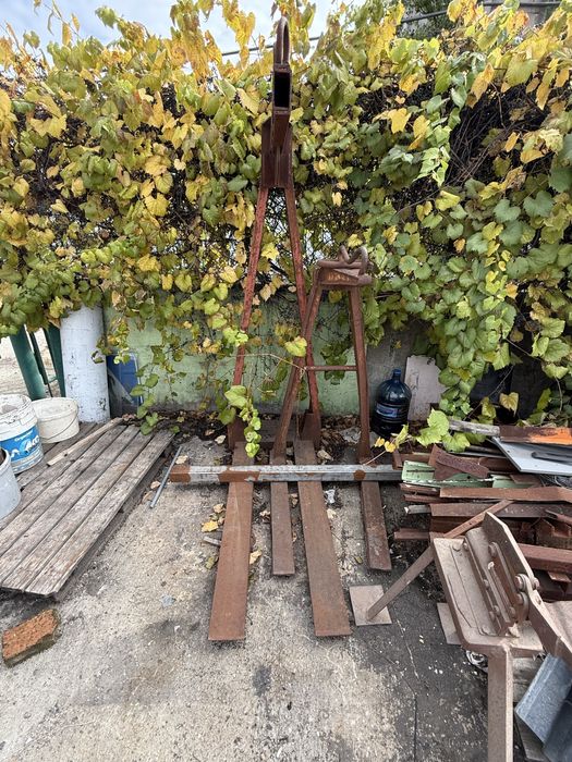 Два броя палетни вилици за кран мотокар