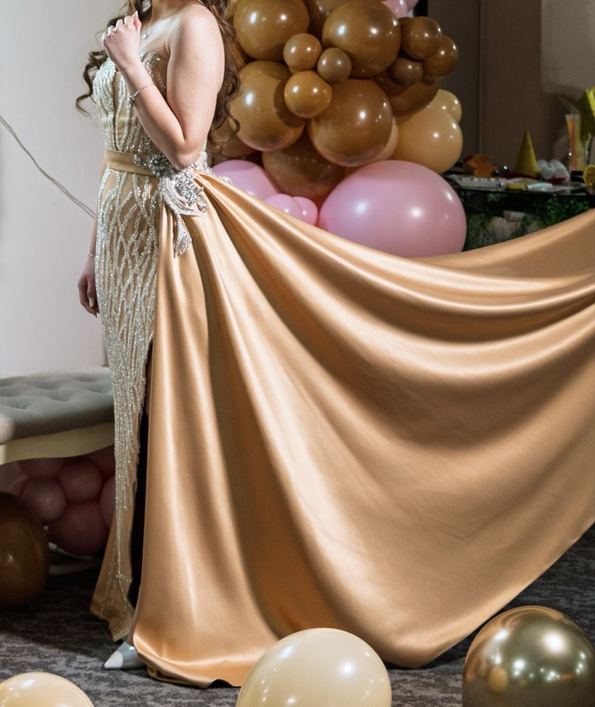 rochie lunga cu decolteu si corest la spate, cu crepeu + trena atasabi