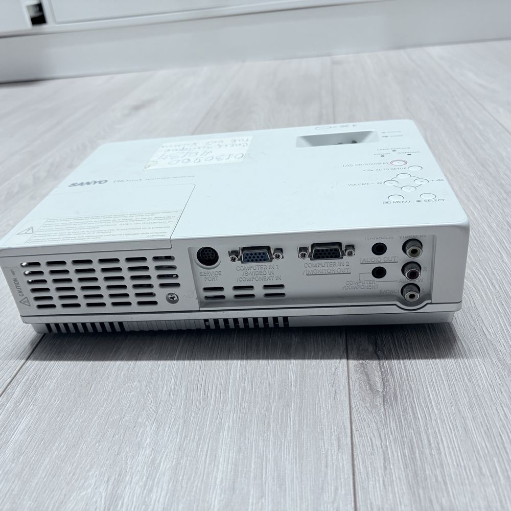 Проектор sanyo. С колонками