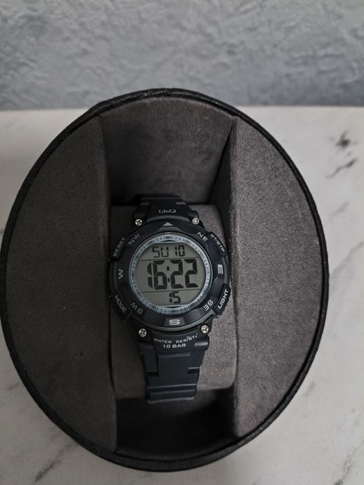 Часы фирменные Citizen Q&Q , водонепроницаемые