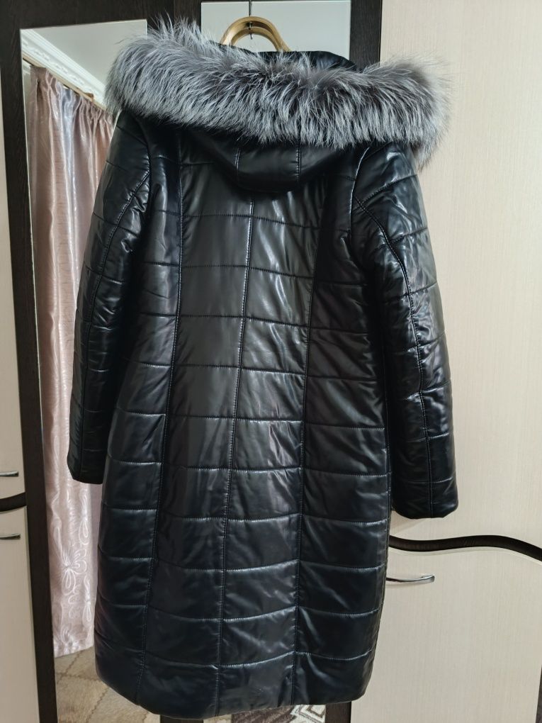 Продам зимнюю женскую куртку