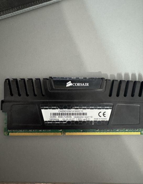 Placuta RAM 8 gb Corsair