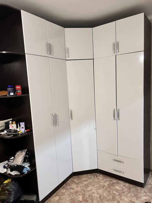 Шкаф в спальню белый