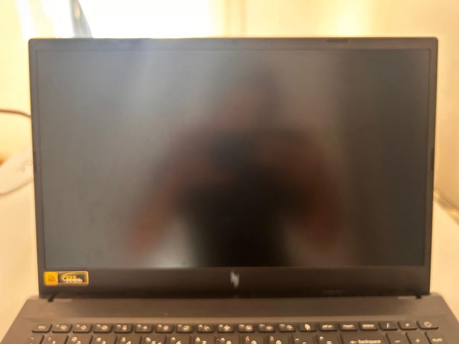 Laptop procesor Ryzen 7737 placa video Geforce nvidea rtx 3050