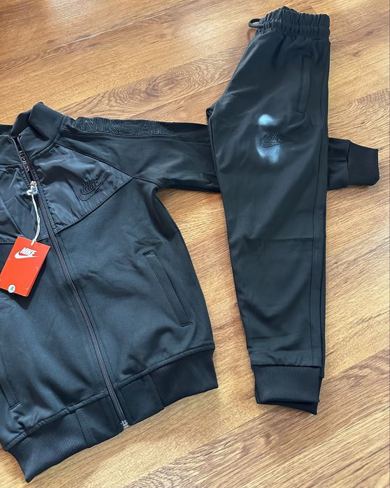 Детски,памучен,черен екип Nike с бродирано лого