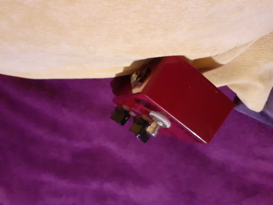 Pedala cu efect si tube amp blues lone wolf