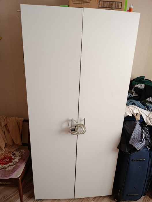 Продам срочно шкаф