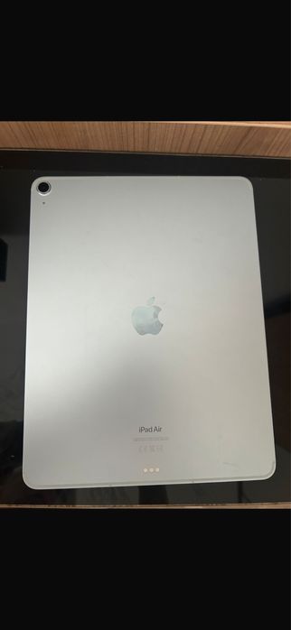 iPad 13 Air M2, 128 GB, Baterie 100%