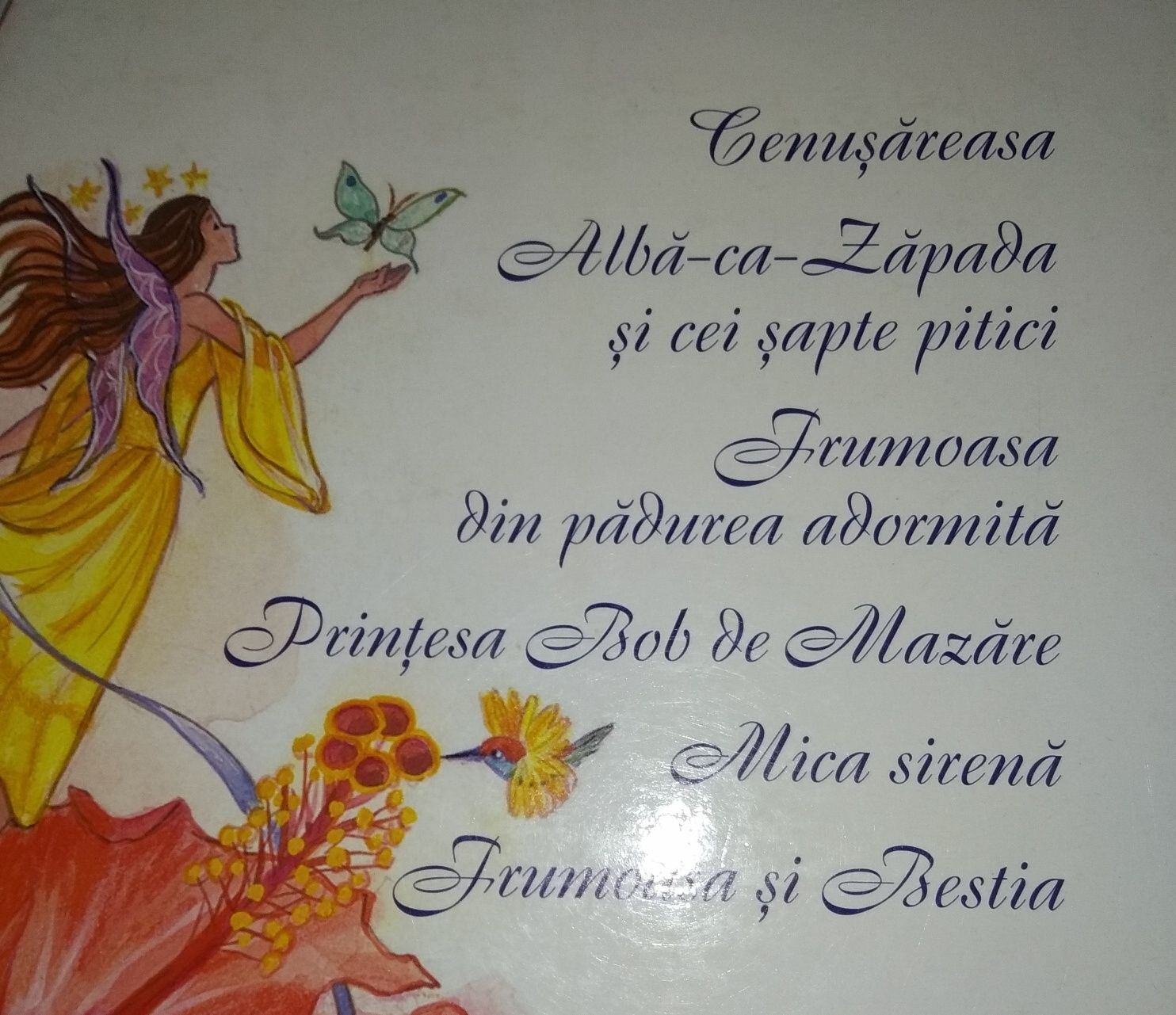 POVEȘTI cu prințese. Volum elegant, pagini cu margini aurii