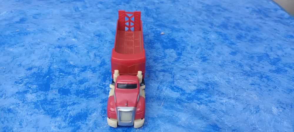 **Red Hot Wheels | macheta camion transportor | 20*4*5 cm
