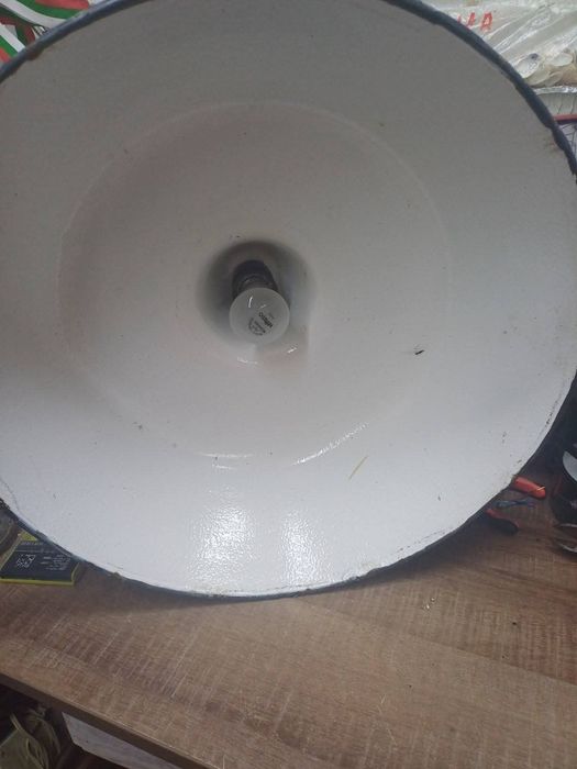 Стара емайлирана лампа