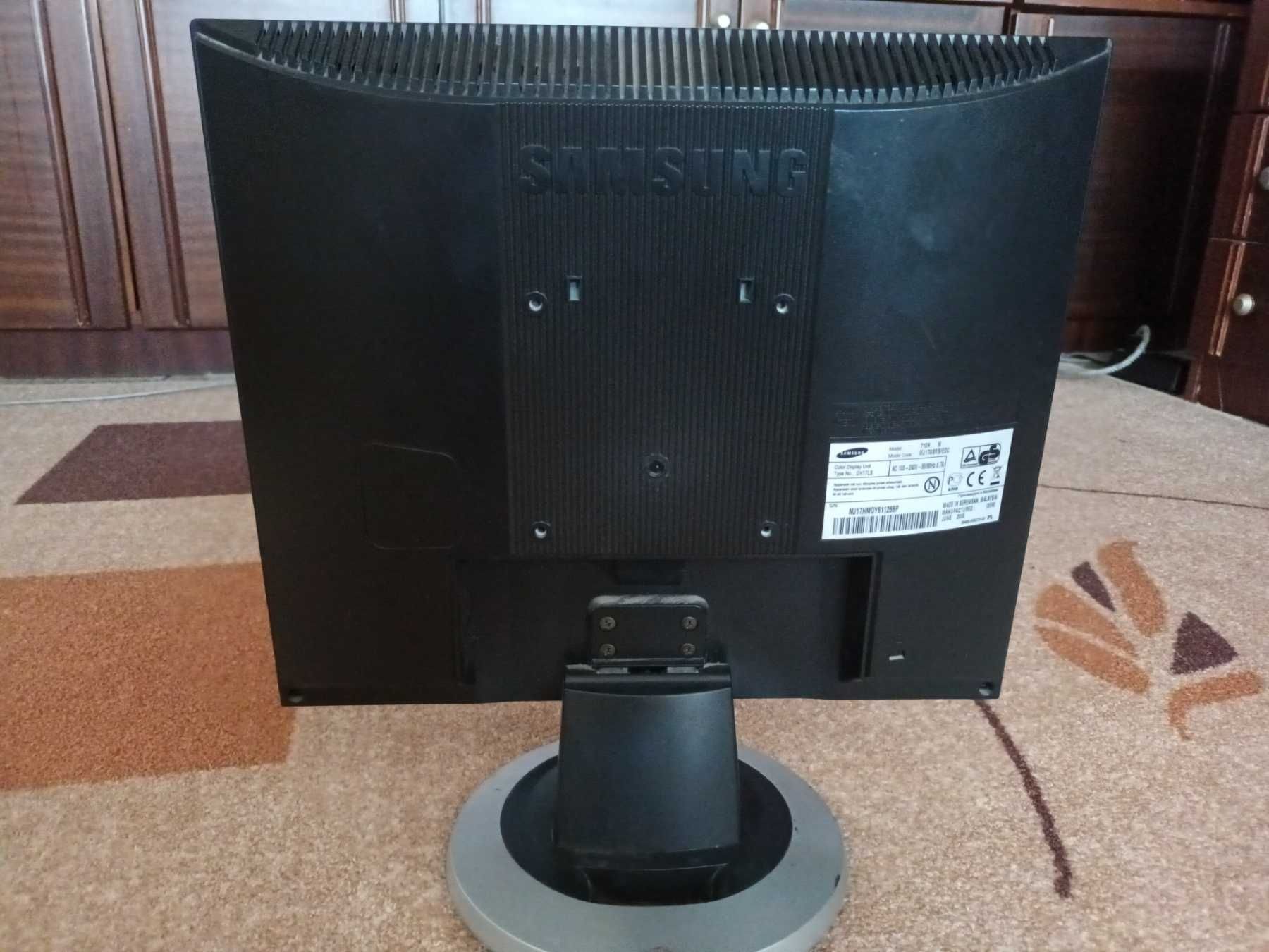 Монитор Samsung SyncMaster 710N.