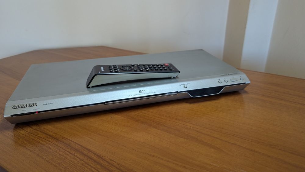 DVD плеър Samsung DVD P-360