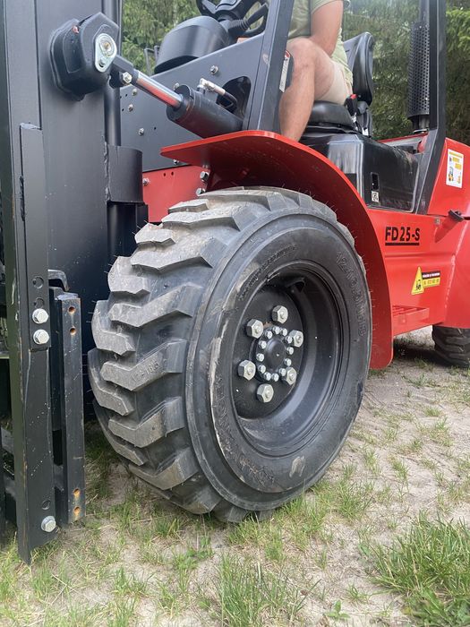 Stivuitor de teren accidentat