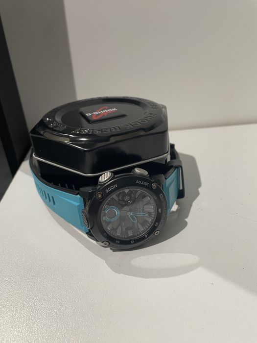 Ceas rotund G-Shock, Albastru