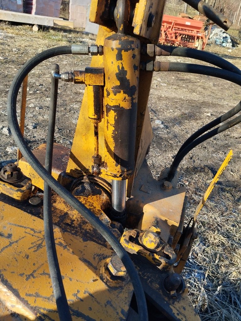Vând grapă rotativă,plug huard și floarea soarelui.