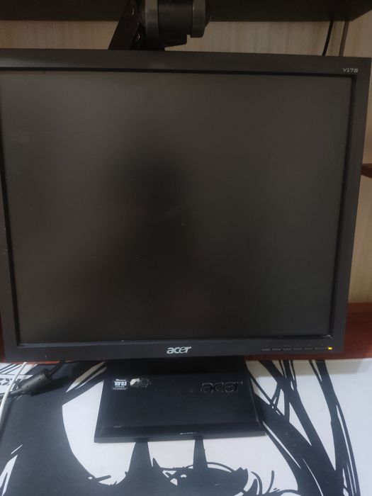 Серверный компьютер и монитор