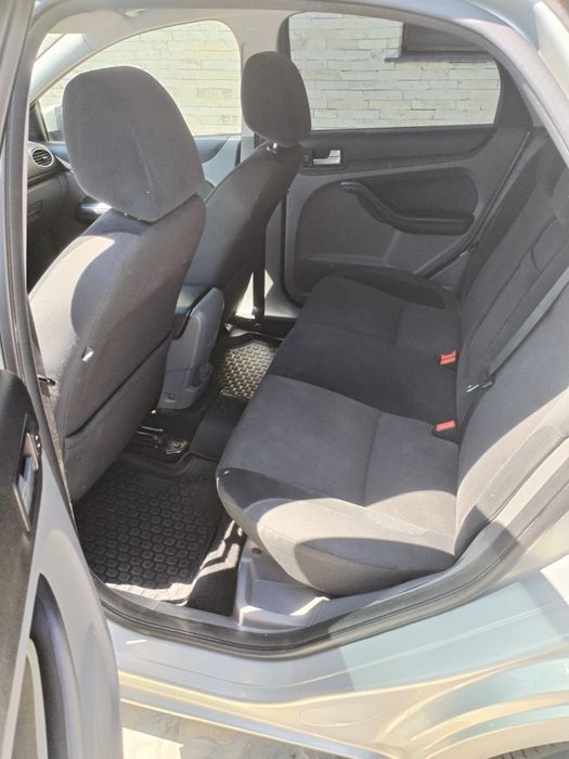 Vând Ford Focus hatchback 2009