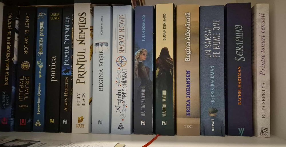 Vând cărți în stare foarte buna