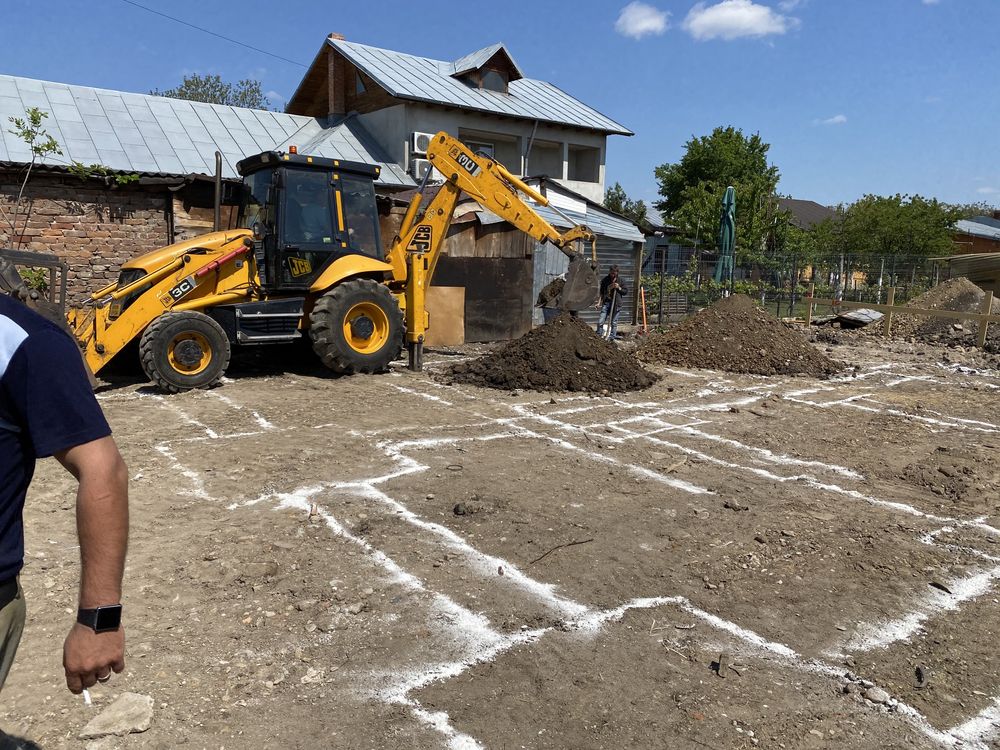 Noi suntem solutia ta !!! Executam case la cheie/ la rosu ,renovari