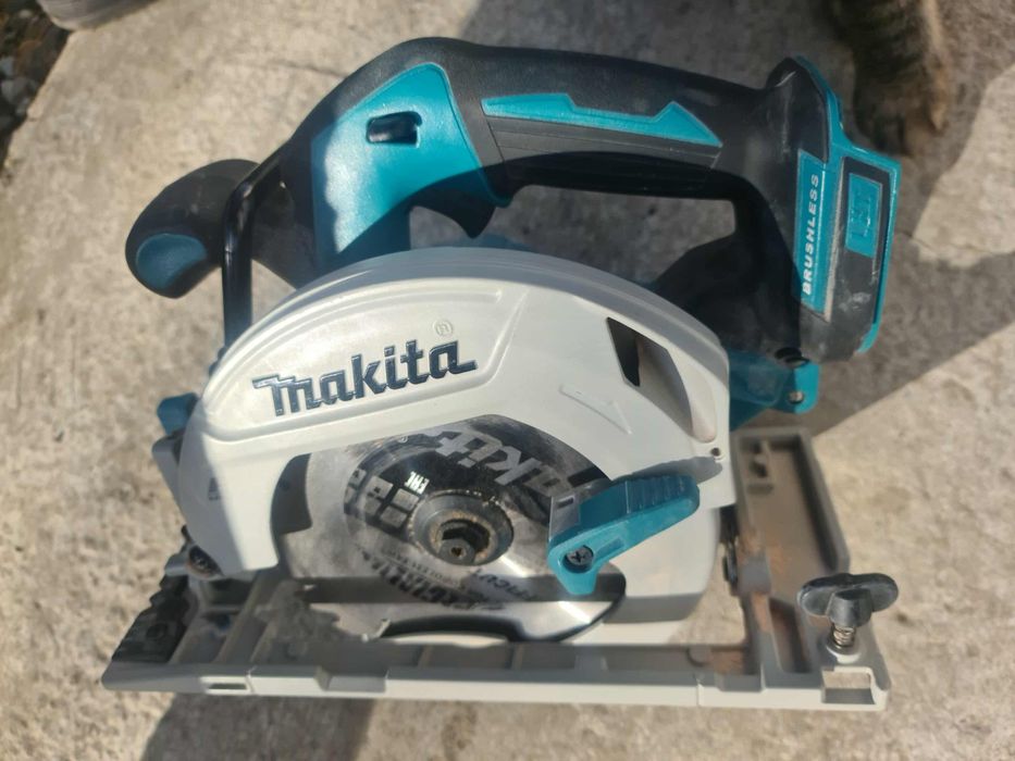 Circular Makita DHS680