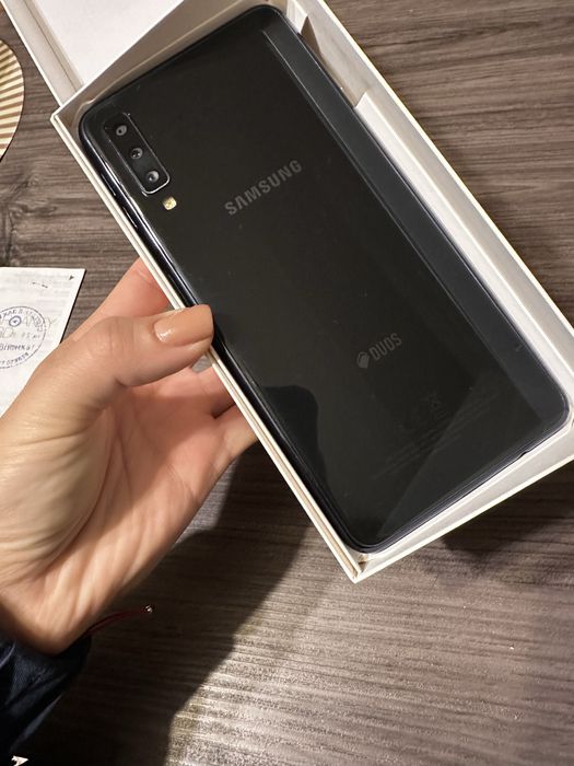 Телефон Samsung Galaxy A7