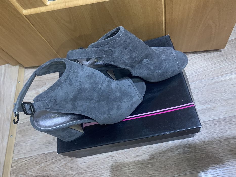 Продам новые туфли