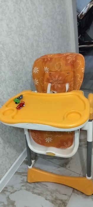 Продаю стол для кормления