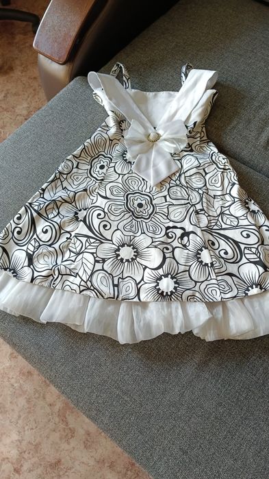 Платье шикарное на девочку