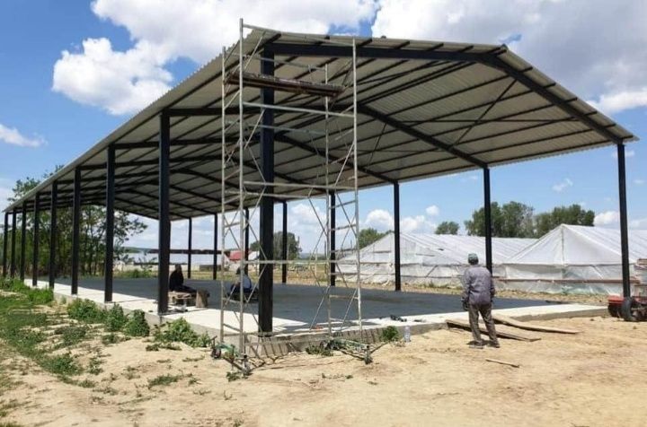 Vand hale metalice si ferme metalice