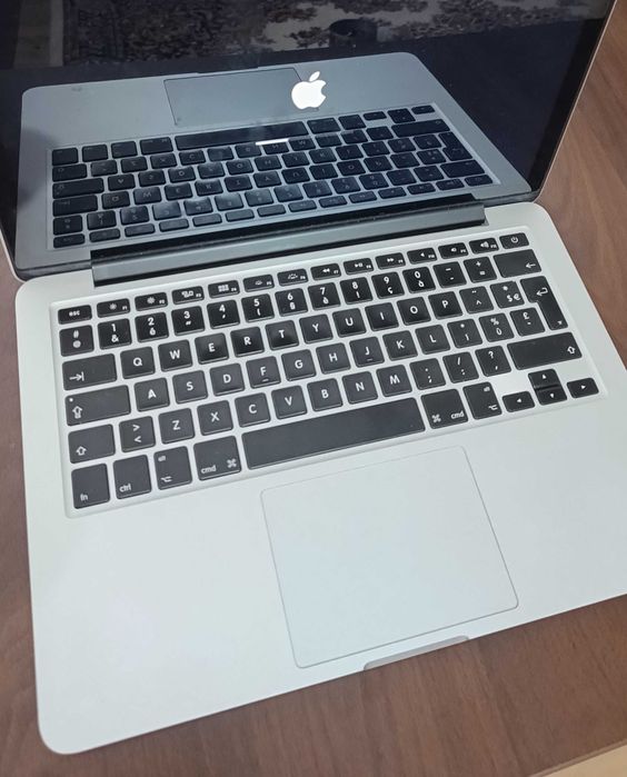 Macbook Pro 13" in stare excelentă! SSD 256 + 8GB ram