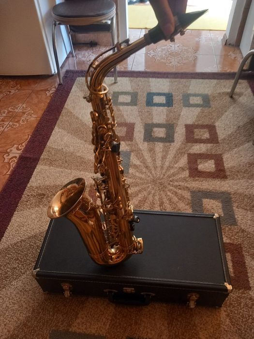 Vând saxofon buffet crampon