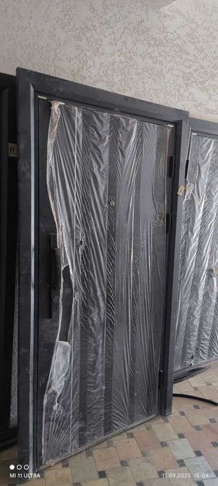 Продаётся Железная дверь, почти новая