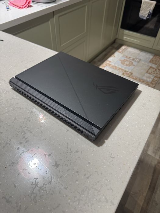 Продаю игровой ноутбук ASUS ROG Strix G614JU