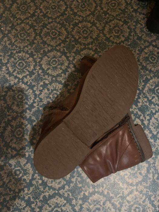 Продавам мъжки футболни обувки KIPSTA,44 номер и бермуди -34 номер