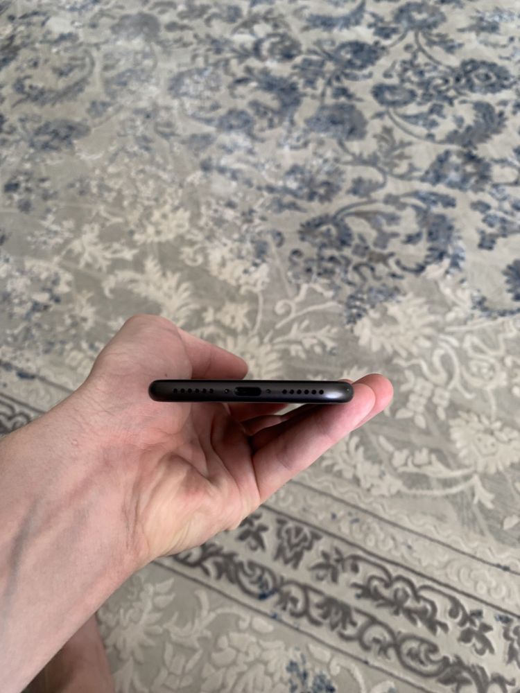 Iphone 8 qora rangi 64 GB